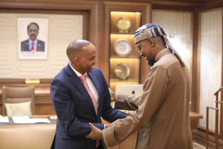 Kulan Magaalada Muqdisho ku dhex maray Ras’iisal Wasaare Kheyre & Sheekh Maxamed Kenyaawi [Sawirro]