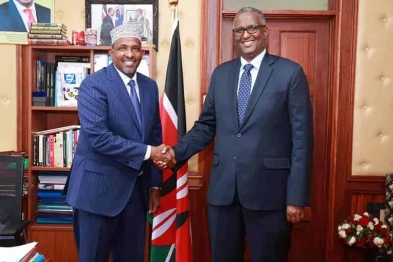 Hogaamiyaha  Aqlabiyadda Barlamanka Kenya Kenya oo kulan la yeeshay C/raxmaan C/shakuur &…. [Sawirro]