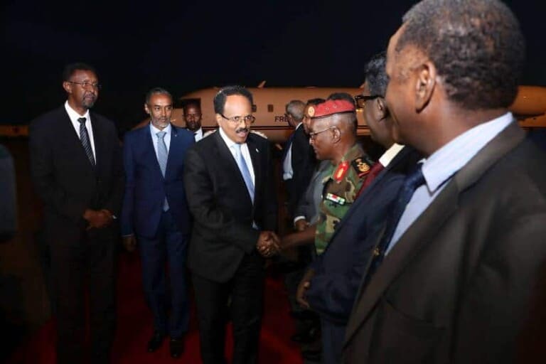 Madaxweyne Farmaajo iyo Wafdigiisa oo Caawa gaaray magaalada Jabuuti, kuna sii jeeda… [Sawirro]