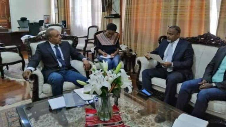Safiir Tarsan oo Qoraalkii looga Dalbaday inuu ka baxo Kenya loo gacan gelinayo [SAWIRRO]