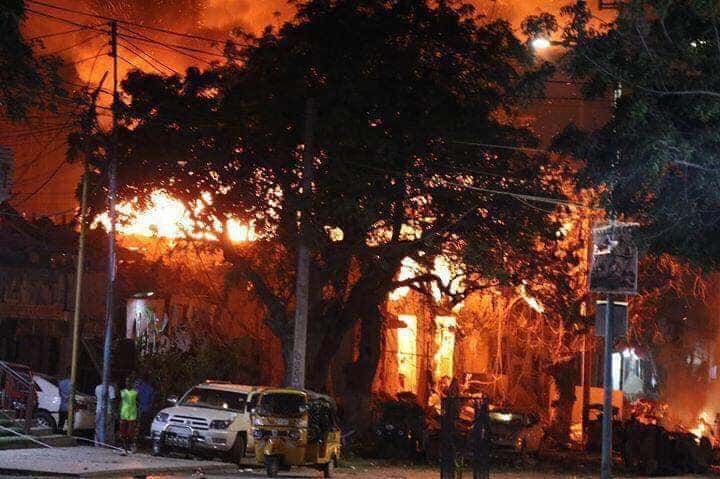 SAWIRRO: Qarixii Muqdisho oo geystay burbur aan hore loo arag & Dab qabsaday xarumo fara badan