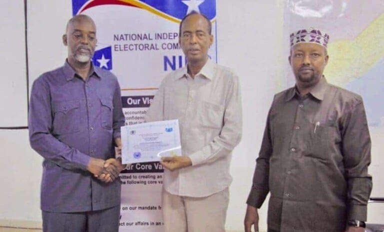 Guddiga Doorashada oo Shahaado gudoonsiiyey xildhibaan kusoo baxay Doorasho aan lagula tartamin