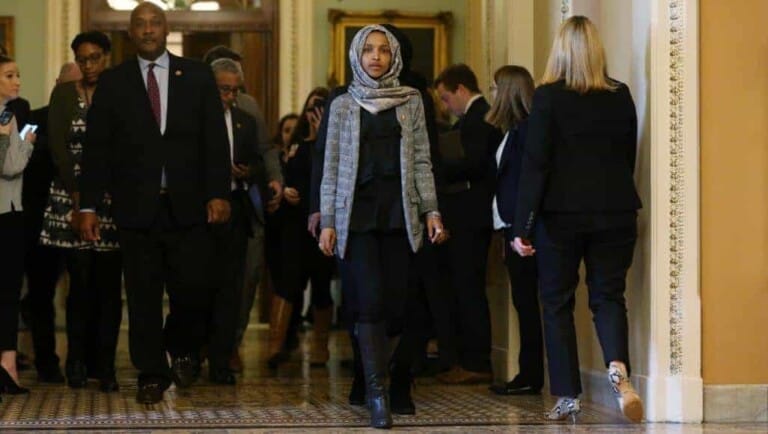 Ilhaan Cumar oo jawaab kulul u dirtay Madaxweyne Donald Trump [Taageero ay ka heshay Saxaafadda Mareykanka]