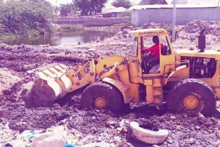 Dadweynaha oo ka tashaday Maamulka G/Banadir, Dayactirna ku bilaabay Jid muddo xirnaa [Sawirro]