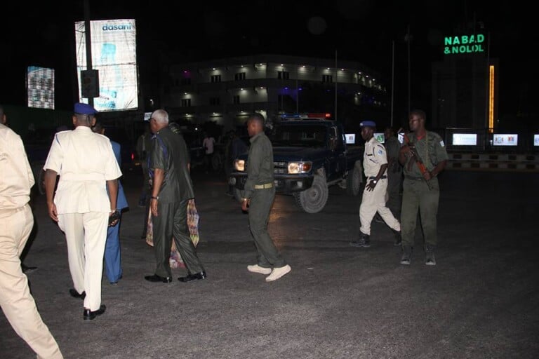 FAAHFAAHIN: Iska hor imaad Booliska & Koox Burcad ah ku dhex maray Muqdisho & Dad ku dhintay ..