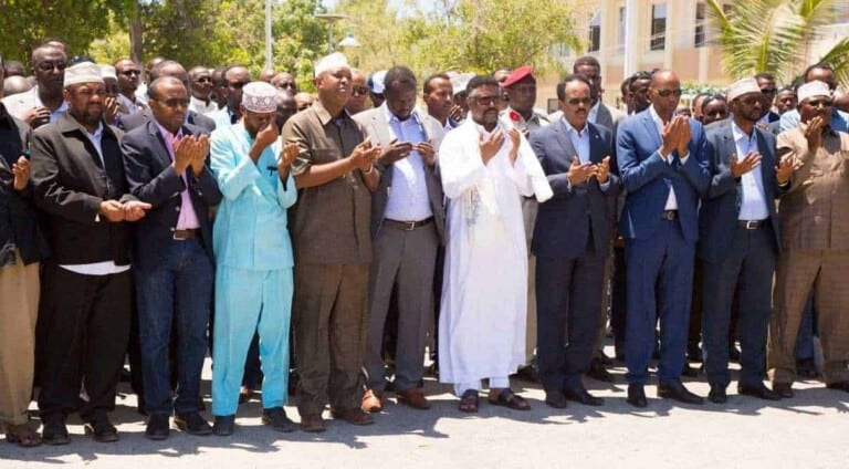 SAWIRRO: Madaxda Dowladda oo ka qeyb galay janaasada Wasiir ku xigeenkii Shaqada & Shaqaalaha