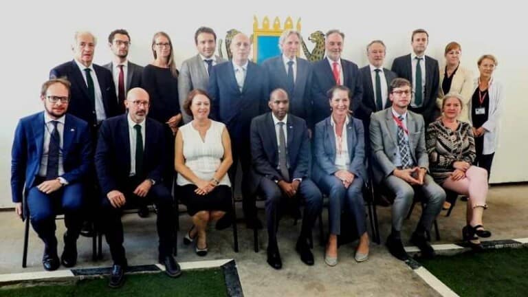 Maxaa kasoo baxay kulankii Ra’iisal Wasaare Kheyre & Safiirada Midowga Yurub..? [Sawirro]