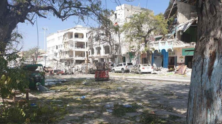 SAWIRRO: Muuqaalka uu reebay Weerarkii ugu waqtiga dheeraa ee Alshabab ku qaado Hoteelada Muqdisho