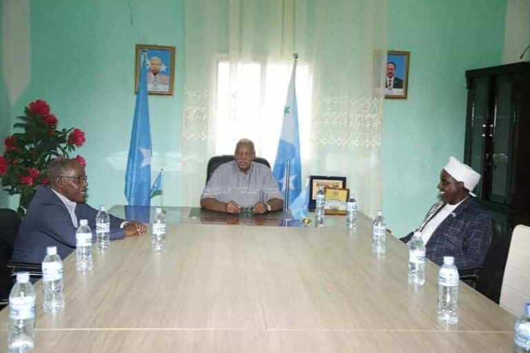 SAWIRRO: Wasiirka Arrimaha Gudaha oo lagu soo dhoweeyay Dhusamareb & kulamo u bilowday.