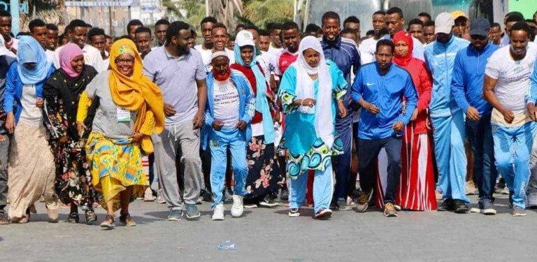 Tartanka Orodka gaaban ‘Mini Marathon’ oo Muqdisho lagu qabtay & Wadooyin loo xiray. [Sawirro]