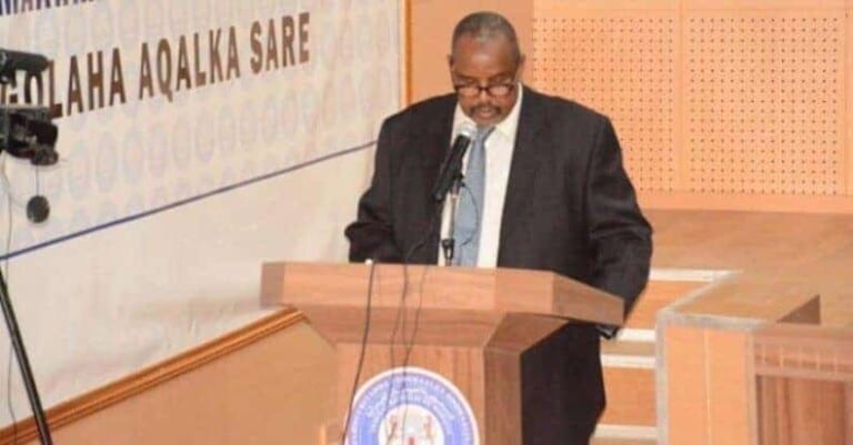 Senator ka tirsan Aqalka Sare oo Garowe ka sheegay inuu ‘kacdoon’ soo wajahay dowlada Somalia