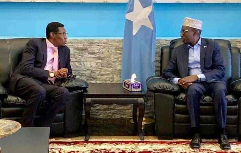 Sheekh Shariif oo lagu soo dhoweeyay magaalada Muqdisho & Wasiiro ka qeyb galay. (Sawirro)