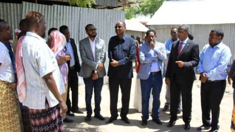 Maamulka G/Banadir oo Dad shacab ah ku Amray inay banneeyaan Dhul ku yaalla degmada Shibis