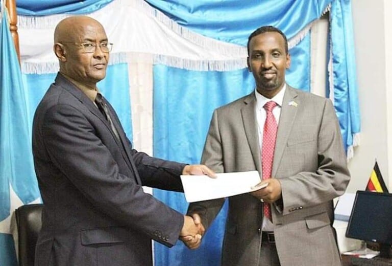 Sii-haye loo magacaabay Safaaradda Somalia ee Uganda oo Xilka la wareegay. [Sawirro]