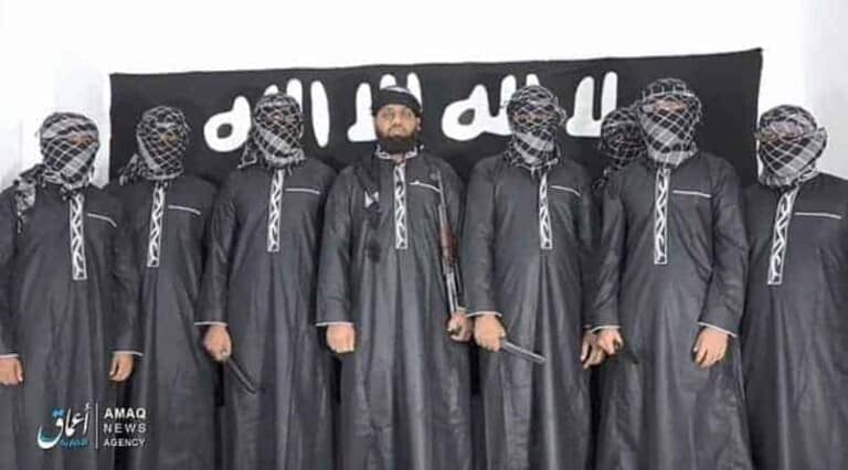 Daacish oo soo bandhigtay Sawirrada is-miidaamiye-yaashii weeraray dalka SriLanka [Daawo]