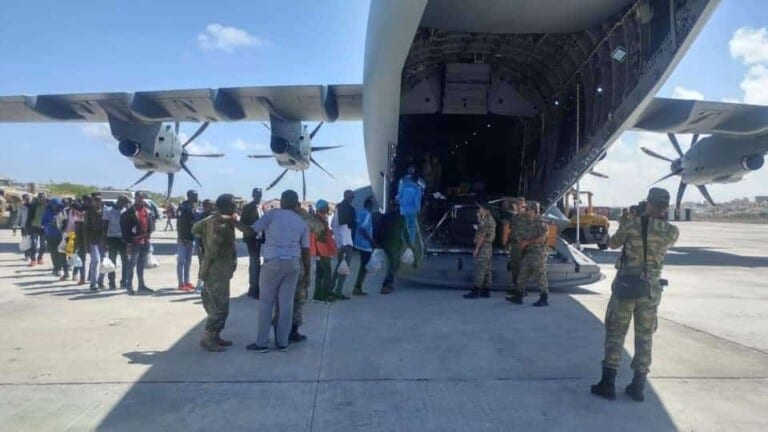 Boqolaal Ciidamo loo tababarrayo Kumaandoos oo loo qaaday dalka Turkiga (Sawirro)