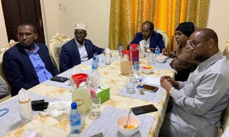 5 Xisbi Siyaasadeed Bayaan ku socda Dowladda Somaliya kasoo saaray Muqdisho  [Akhriso]