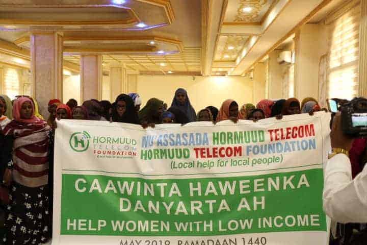 Hormuud Foundation oo Lacag u qeybisay Haween Dan yar oo laga so xulay Gobolka Banaadir.