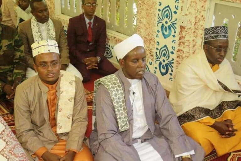 Sheekh Maxamed Shaakir oo Dib ugu yeeray Golihii Wasiiradii Xukuumadii hore ee Xaaf. (Akhriso)