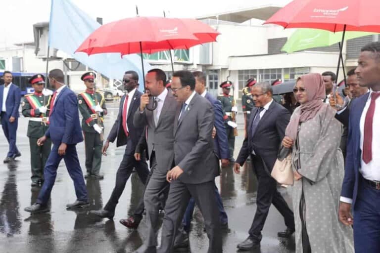 Madaxweynaha Somalia oo magaalada Addis kula kulmay Ra’iisal wasaraha Itoobiya, kuna laabtay Muqdisho.