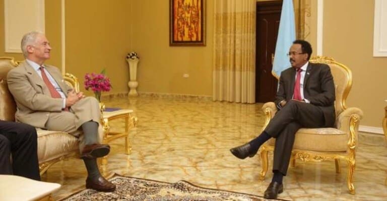 Madaxweynaha Somalia & Ergeyga Midowga Yurub ee Geeska Afrika oo ka wadahadlay xaaladda Gobolka…