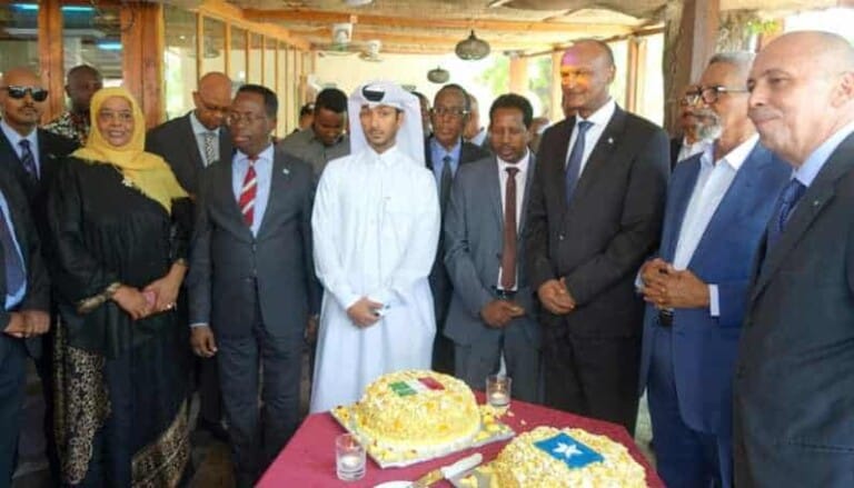 Madax ka tirsan labada Gole oo ka qeyb galay xuska Maalinta Qaranka Talyaaniga oo Muqdisho ka dhacay. (Sawirro)