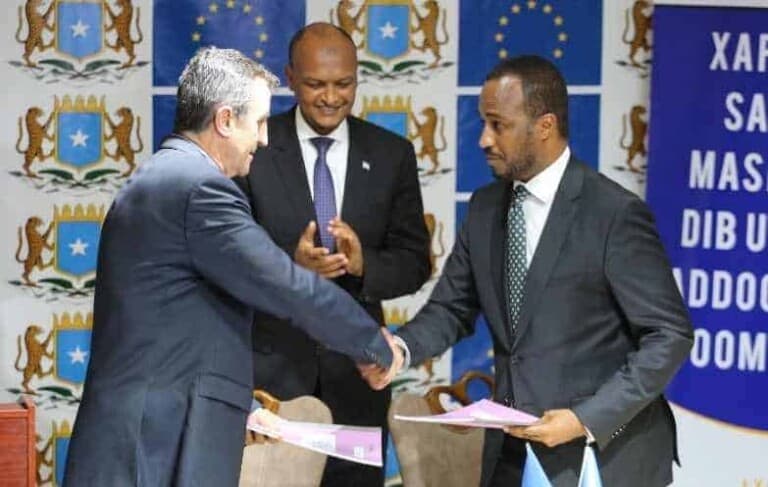 Dowlada Somalia & Midowga Yurub oo kala saxiixday Mashruuc ku kacaya 42 Milyan oo Euro [Sawirro]