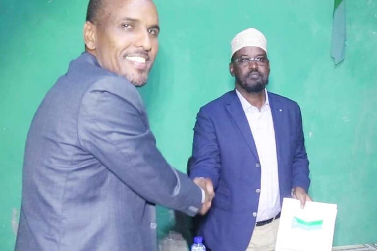 Axmed Madoobe oo markii 3aad isu sharaxay xilka Madaxweynaha, farriinna u diray musharixiinta..(Sawirro)