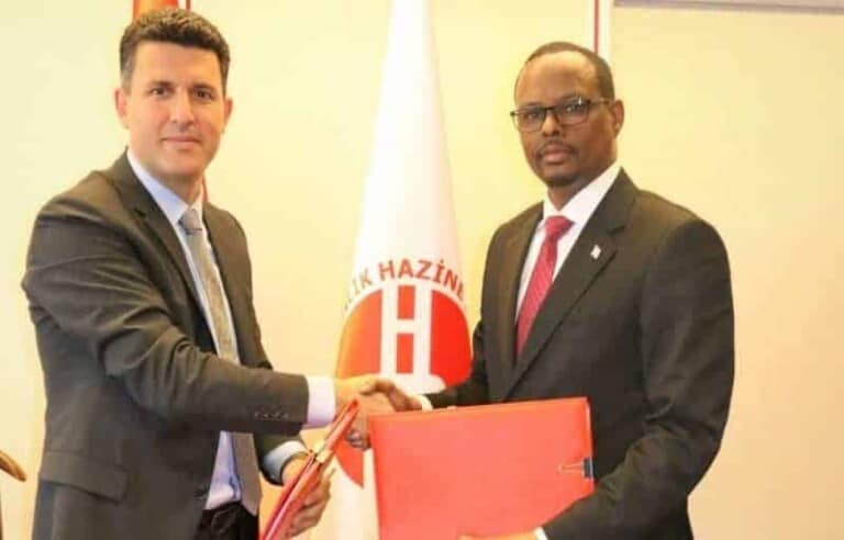 Dowladaha Somalia iyo Turkiga oo kala saxiixday heshiis dhaqaale lagu taageerayo Miisaaniyadda Somalia