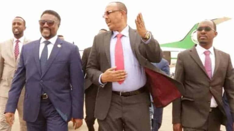 Guddoomiyaha Baarlamanka Somalia oo lagu soo dhoweeyay Garowe (Sawirro)