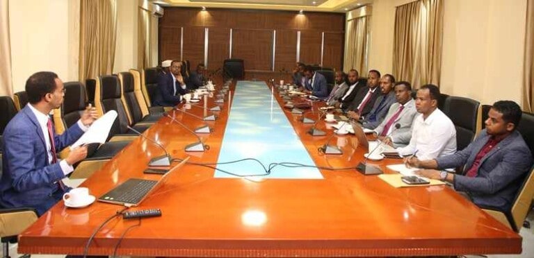 Madaxtooyada Somalia oo Dabagal ku bilowday Qaabka loo shaqaaleeyo Shaqaalaha Dowladda