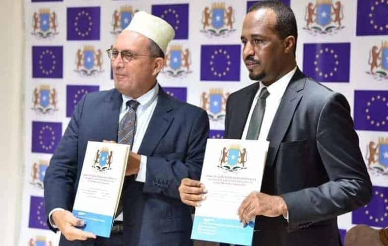 Midowga Yurub & Dowladda Somalia oo kala saxiixday Mashruuc lagu dhisayo Wadooyinka Muqdisho & Berbera