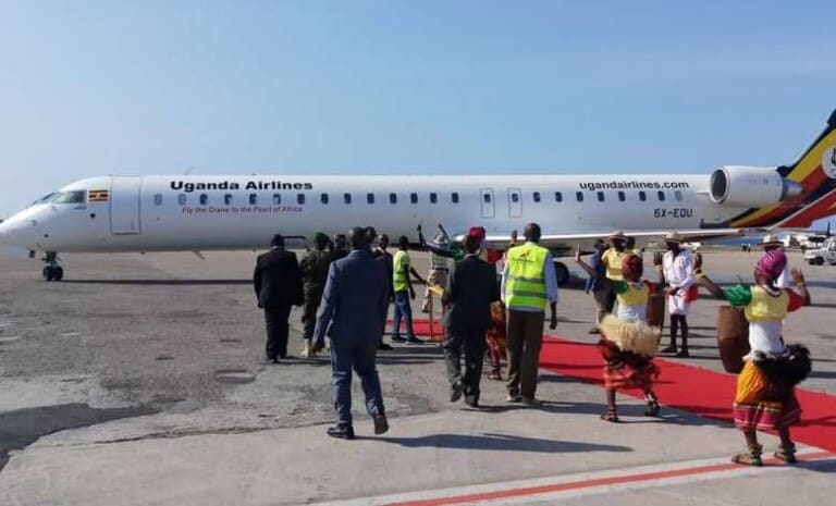 Uganda Airlines oo Duulimaad toos ah ka bilowday magaalooyinka Muqdisho iyo  Kampala [Sawirro]