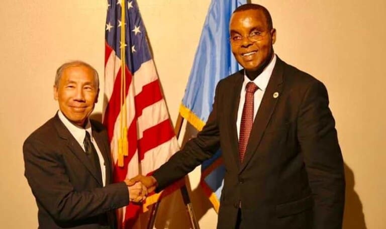 Duqa Muqdisho oo kulan la yeeshay Safiirka Mareykanka ee Soomaaliya & Taageeero uu weydiistay. [Sawirro]