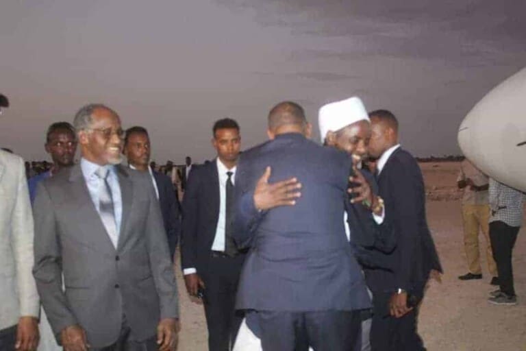 Ra’iisal Wasaare Kheyre oo lagu soo dhoweeyay Magaalada Dhuusamareeb [Sawirro]