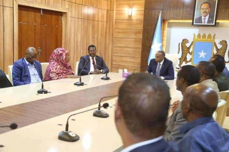 Ra’iisul Wasaare Khayre oo kulan isugu yeeray xildhibaanada labada Aqal ee kasoo jeeda Galmudug