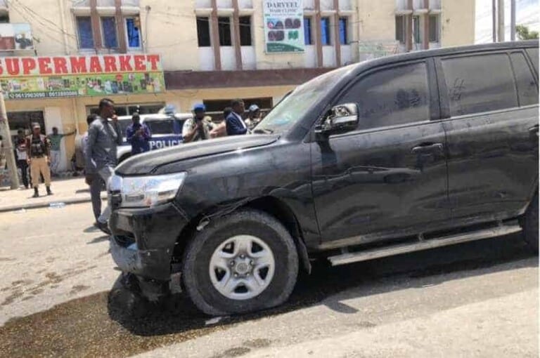 Faahfaahin: Gaari aan xabbad karin oo lagu Qarxiyey magaalada Muqdisho & Ajaaniib lagu beegsaday [Sawirro]