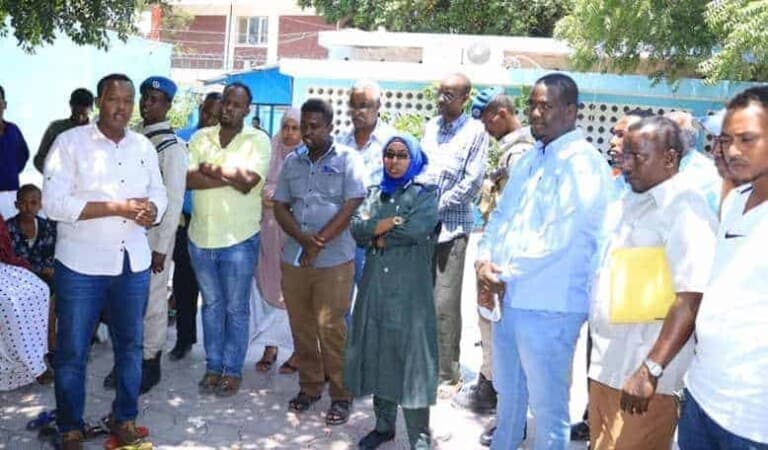 Ciidamada Booliska oo Gacanta ku dhigay Koox u badan Haween oo ka Ganacsada Caruurta [11 Caruur oo la badbaadiyey]