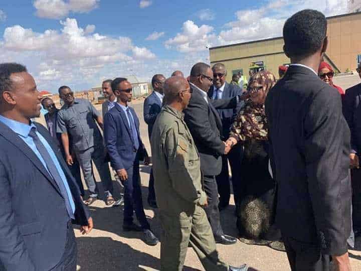 Diyaarad Magaalada Garowe ka qaaday Madaxweynaha Puntland & Wafdi balaaran oo ku sii jeeda Kismaayo & Wararkii..