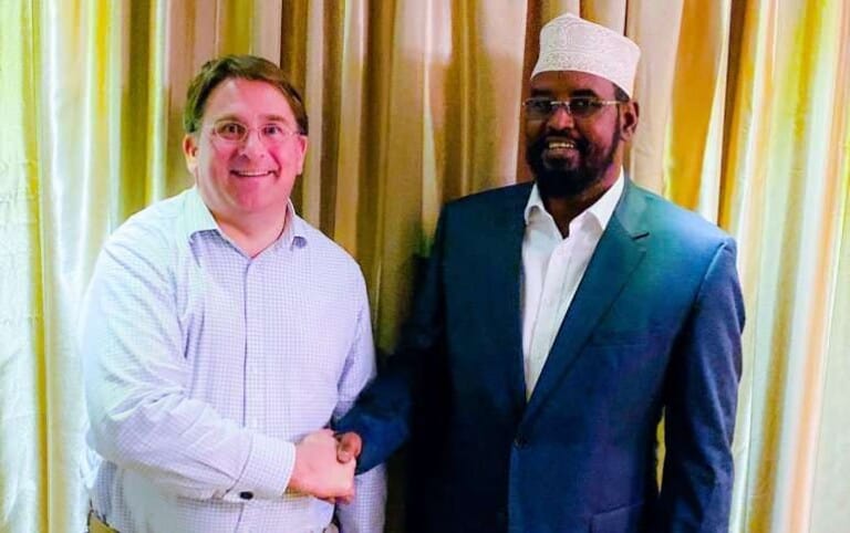 Safiirkii ugu horeeyay oo la kulmay Axmed Madoobe kadib Doorashadii muranka dhalisay & Waanwaan bilaabatay