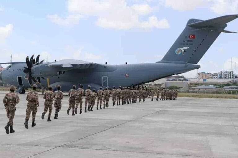 Ururkii Afraad ee Ciidamada Gorgor oo tababar Kumaandoosnimo loogu qaaday dalka Turkiga [Sawirro]