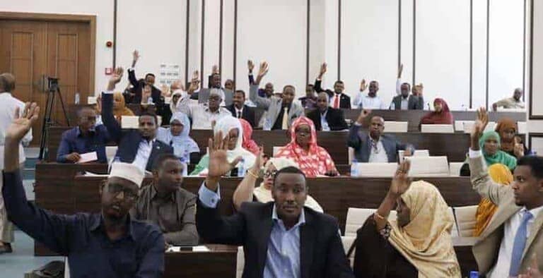 Baarlamaanka Soomaaliya oo ansixiyey xisaab-xirkii ugu horeeyay ee miisaaniyadda dowladda Somalia, kadib 2016