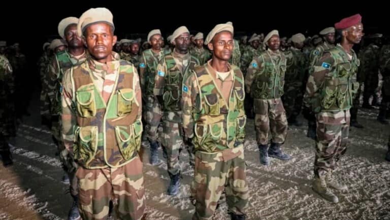 Ra’iisal wasaare Kheyre oo kormeer ugu tegay Ciidamo loo diyaariyey Dagaalka Alshabaab (Sawirro)