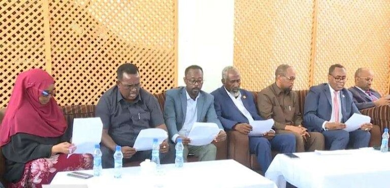 Xildhibaanno kasoo jeeda Puntland oo shaaciyey inay la xisaabtamayaan Wasiir Goodax, baaqna u diray Madaxda Dowlada.