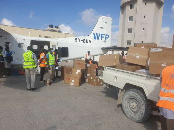 Qalabka ka hortagga Coronavirus ee Somalia loogu deeqay oo lagu wareejiyey maamul Goboledyada (Sawirro)