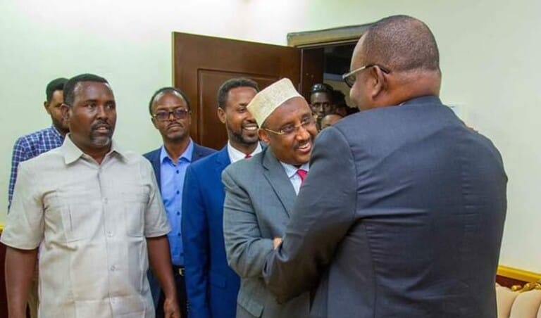 C/weli Gaas oo dib ugu laabtay Puntland iyo Madaxweyne Deni oo kulan la yeeshay.. (Sawirro)