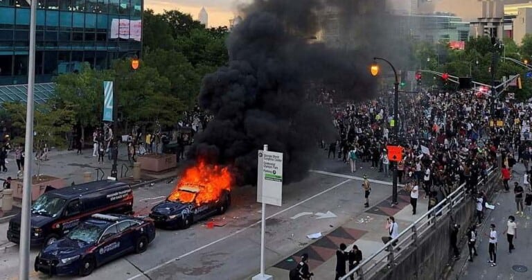 Bannnaanbaxyo ku sii fidaya Mareykanka & Trump oo u hanjabay Dadka rabshadaha wada (Sawirro)