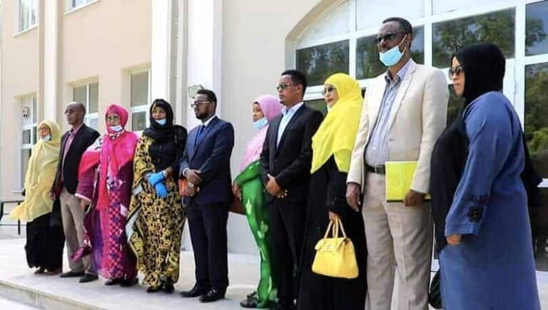 Senatoorada taageersan Madaxweyne Farmaajo oo mar kale ka hor yimid Guddoomiye Cabdi Xaashi