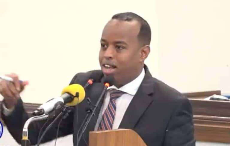 Xildhibaan Carrabow: “Ma aqbaleyno Doorasho ka dhacda Muqdisho, iyadoon meel la saarin…”