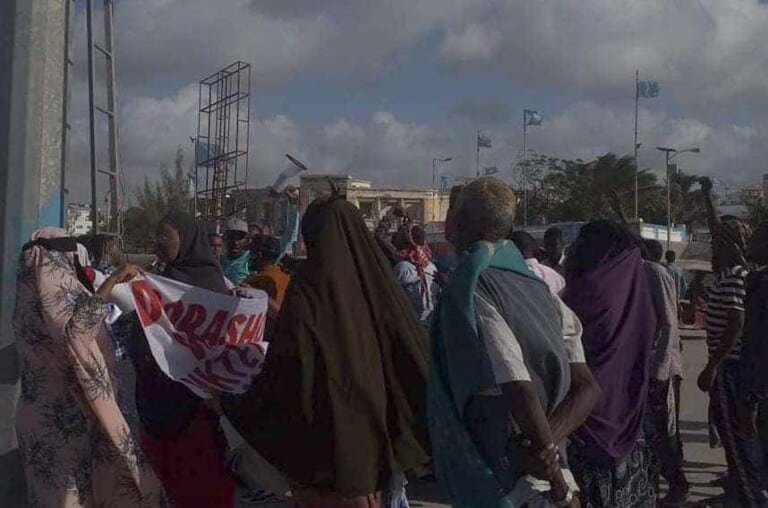 Ciidamada dowladda oo Rasaas ku kala eryay Bannaanbax ka bilowday Muqdisho & Wararkii…